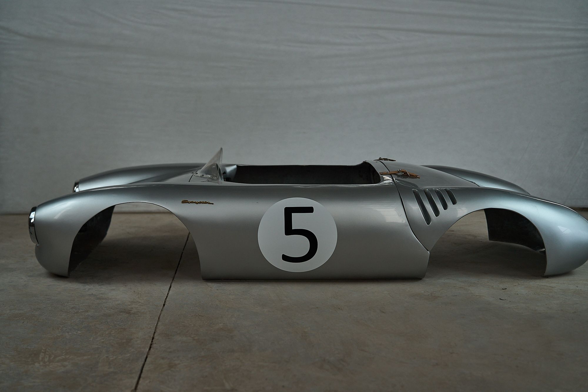 Rähle Panamericana Tribute body shell, photographed in GT Silver